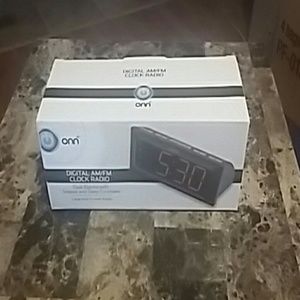 Digital am/fm clock radio